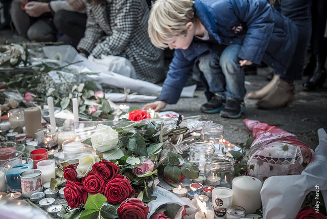 Recuerdo a las víctimas de los atentados de París. Meiry Peruch/ Flickr CC